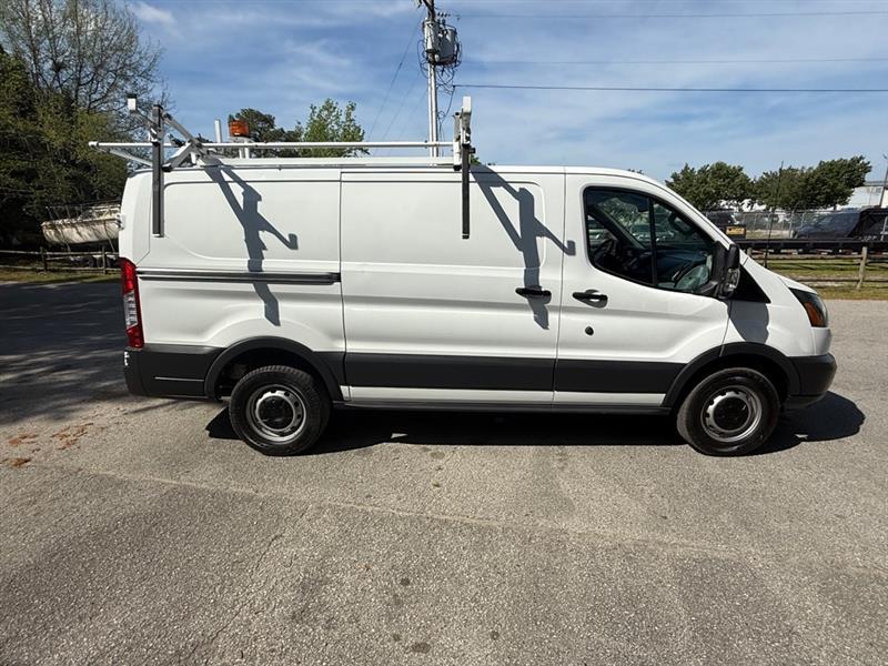 Ford Transit 250 Van Low Roof w/Sliding Pass. 130-in. WB 2017