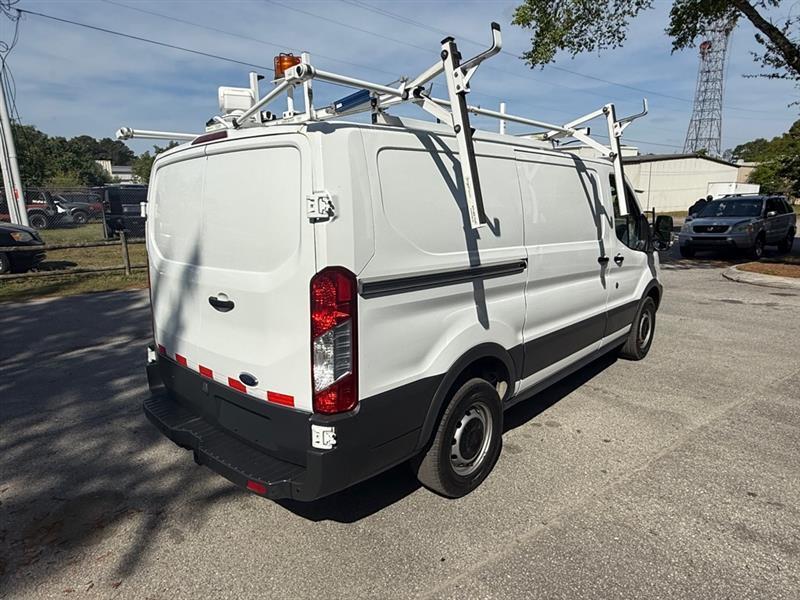 Ford Transit 250 Van Low Roof w/Sliding Pass. 130-in. WB 2017
