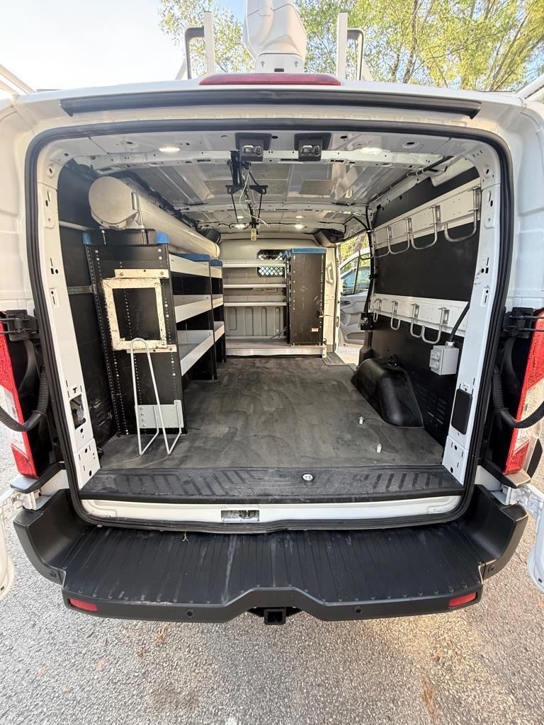 Ford Transit 250 Van Low Roof w/Sliding Pass. 130-in. WB 2017