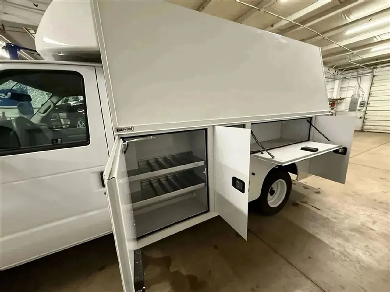 Ford Econoline E-350 Super Duty 2024