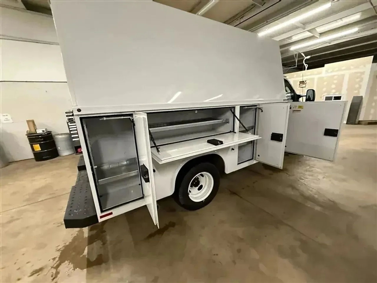 Ford Econoline E-350 Super Duty 2024