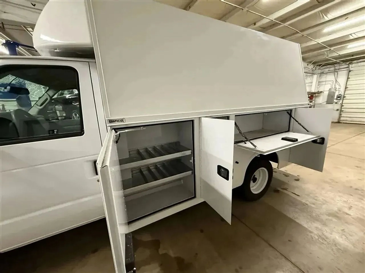 Ford Econoline E-350 Super Duty 2024