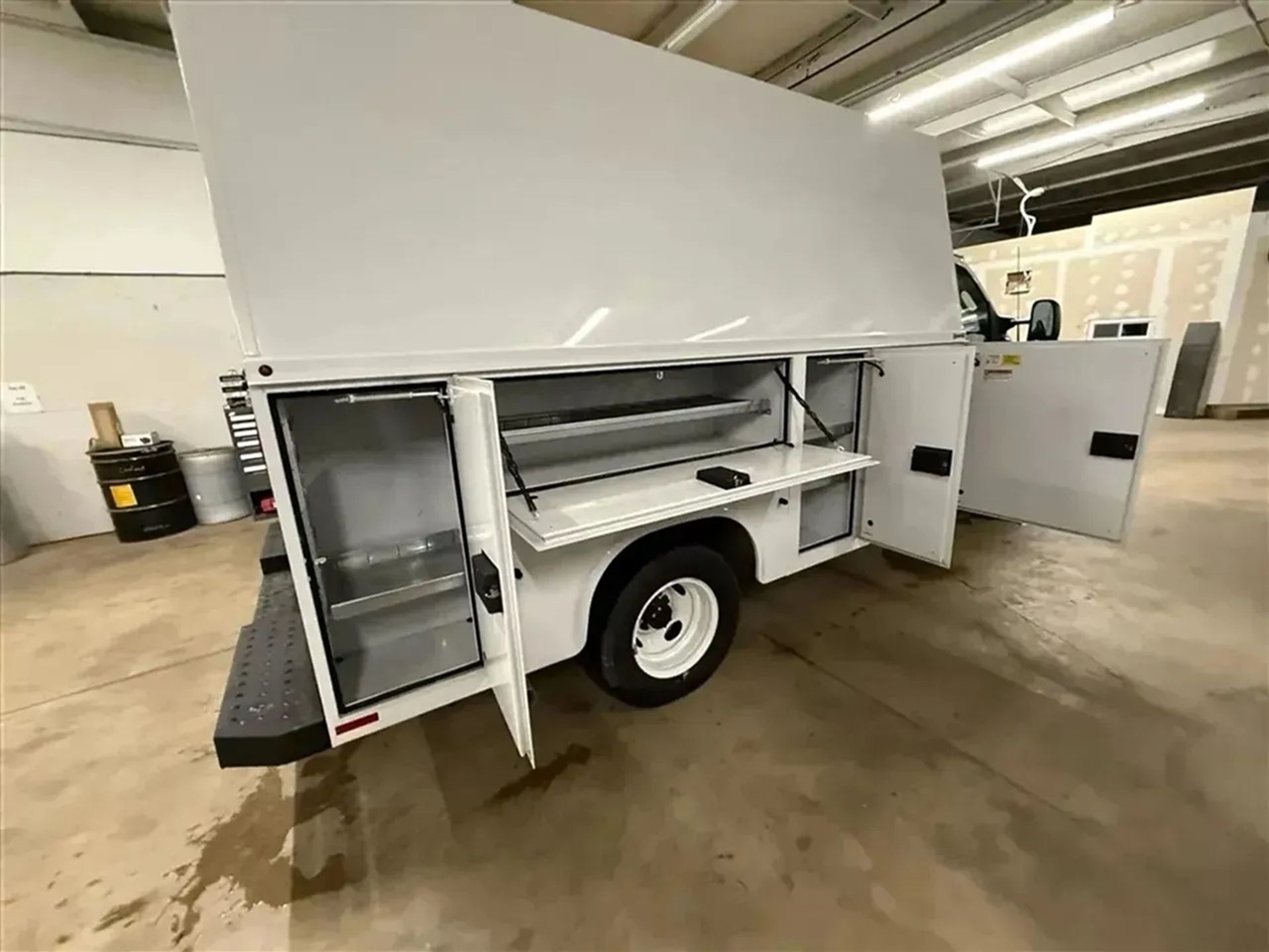 Ford Econoline E-350 Super Duty 2024