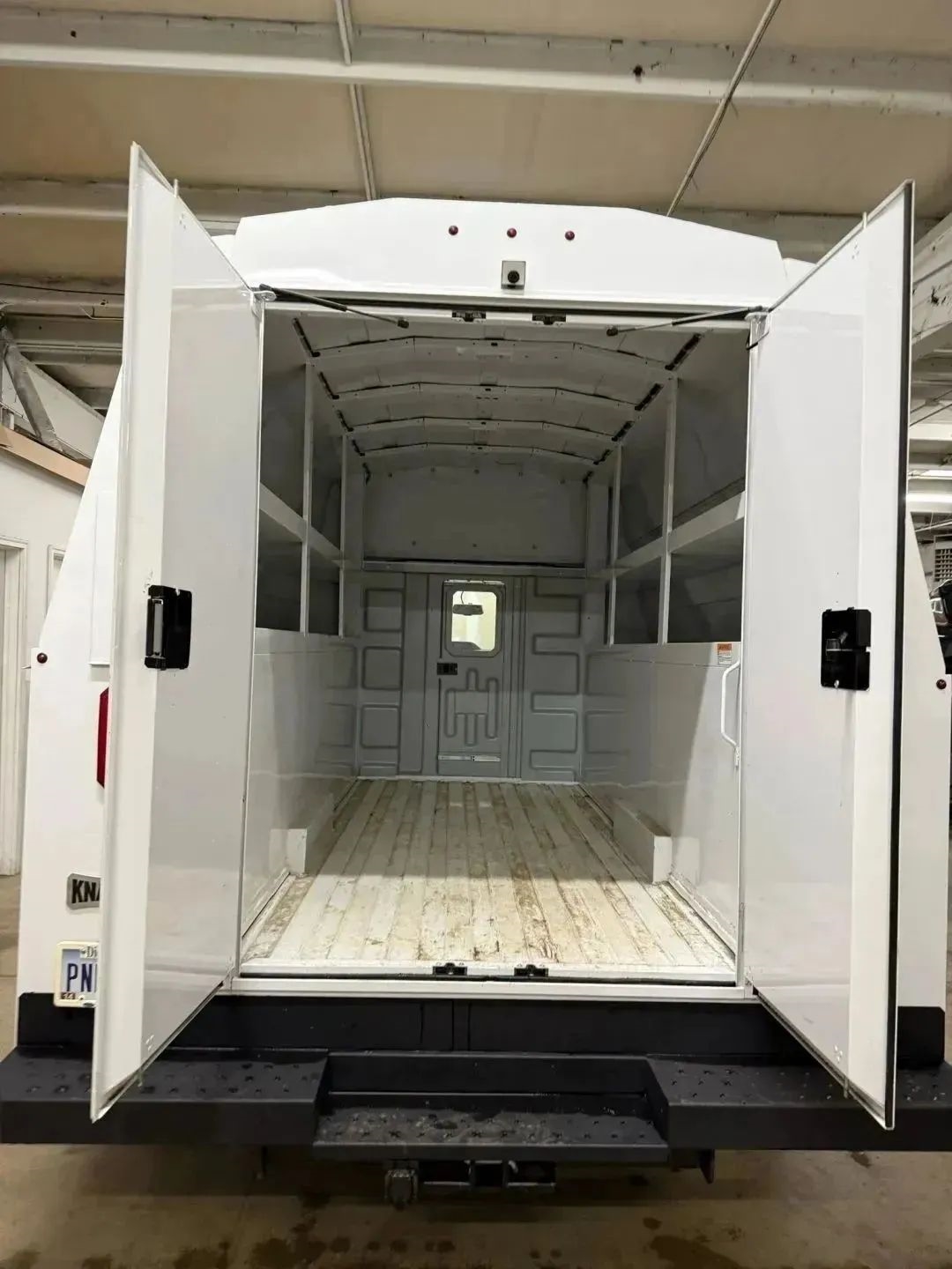 Ford Econoline E-350 Super Duty 2024