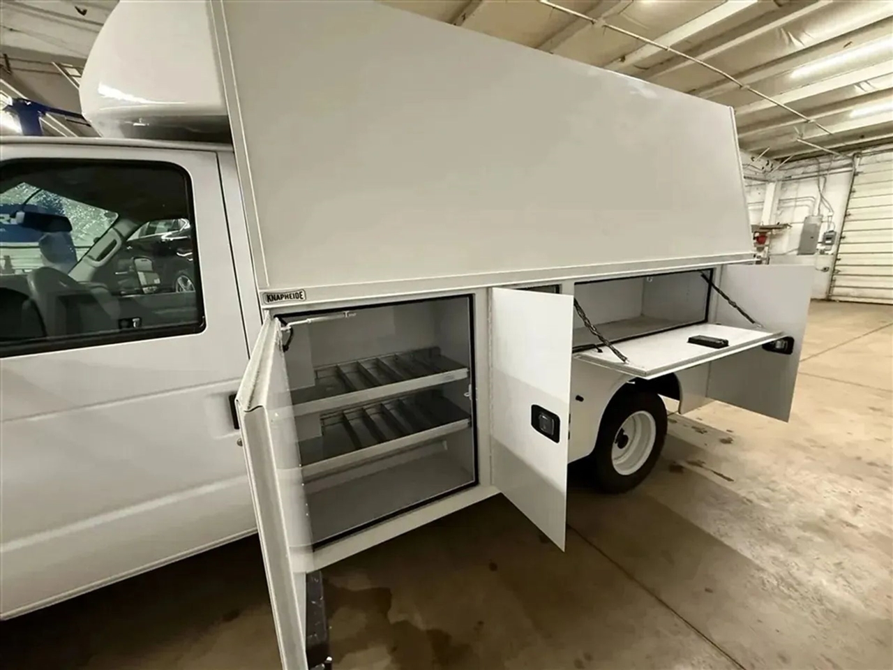 Ford Econoline E-350 Super Duty 2024