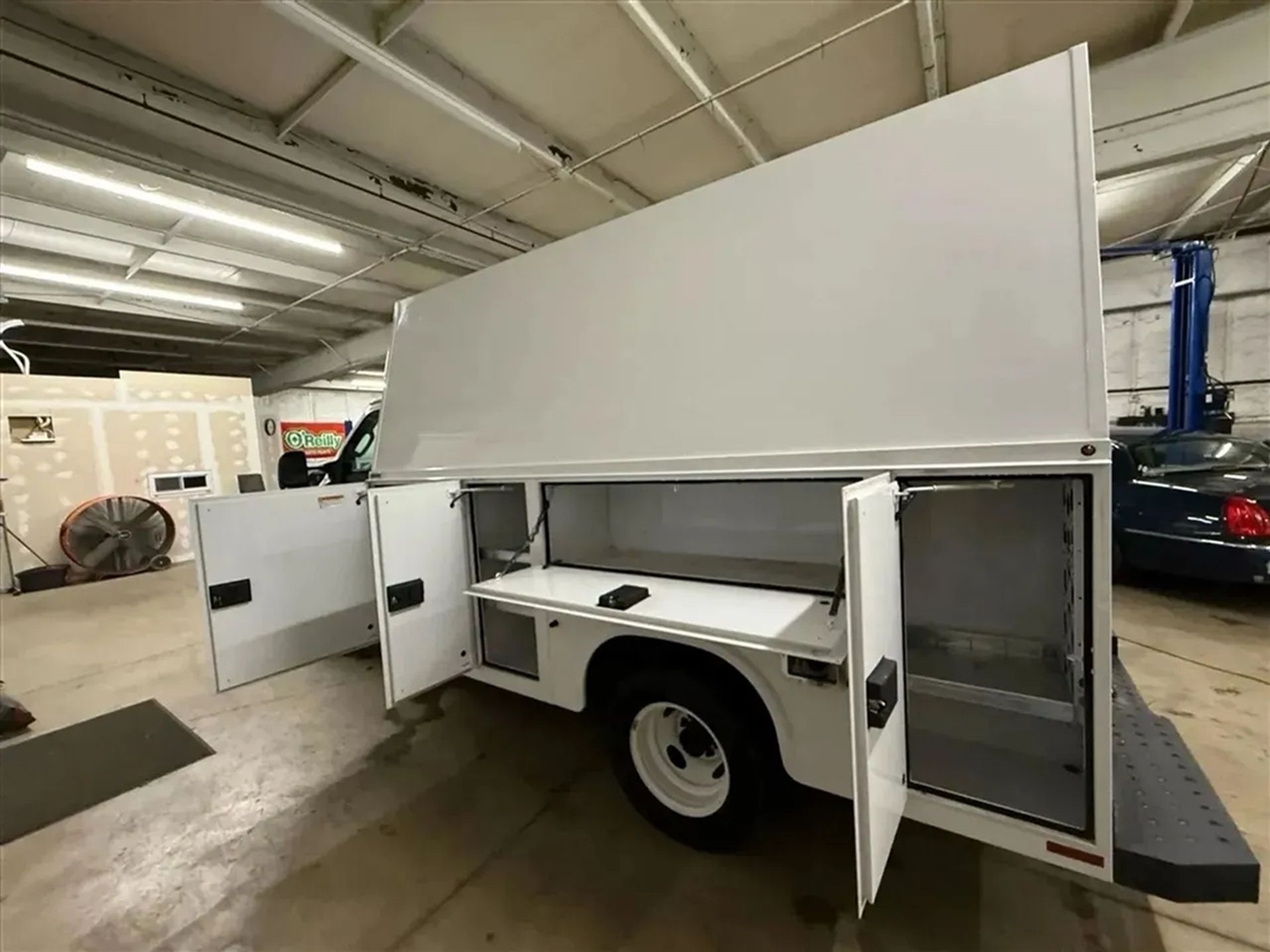 Ford Econoline E-350 Super Duty 2024