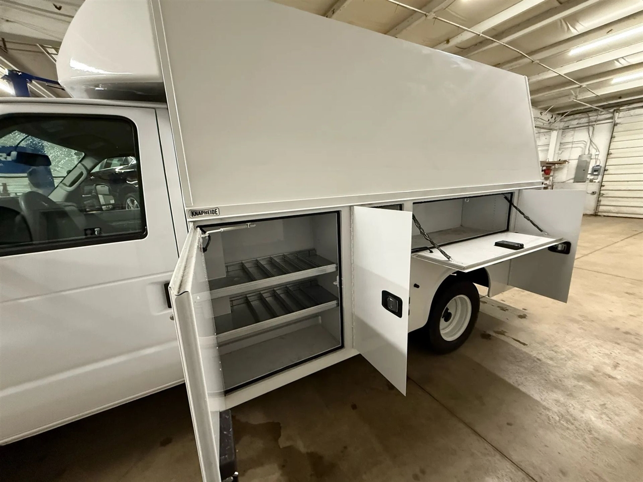 Ford Econoline E-350 Super Duty 2024