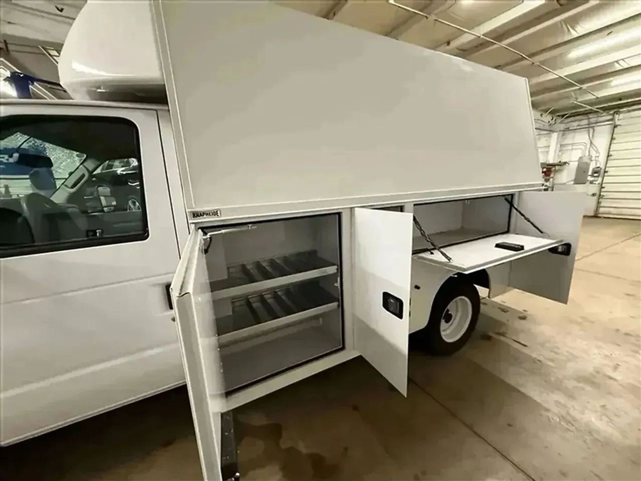 Ford Econoline E-350 Super Duty 2024