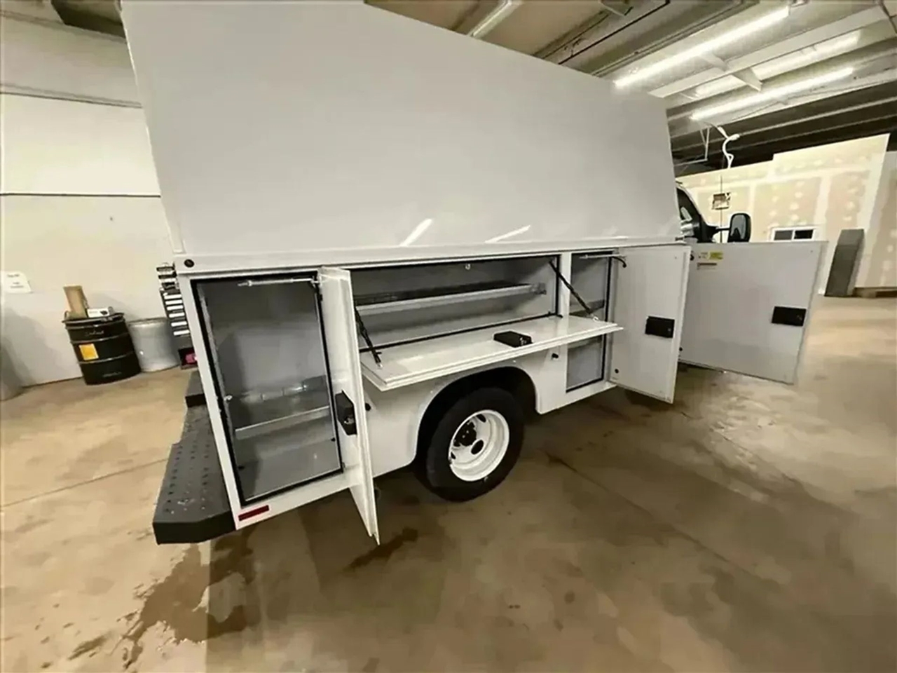 Ford Econoline E-350 Super Duty 2024