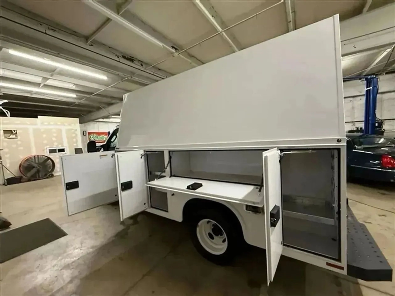 Ford Econoline E-350 Super Duty 2024