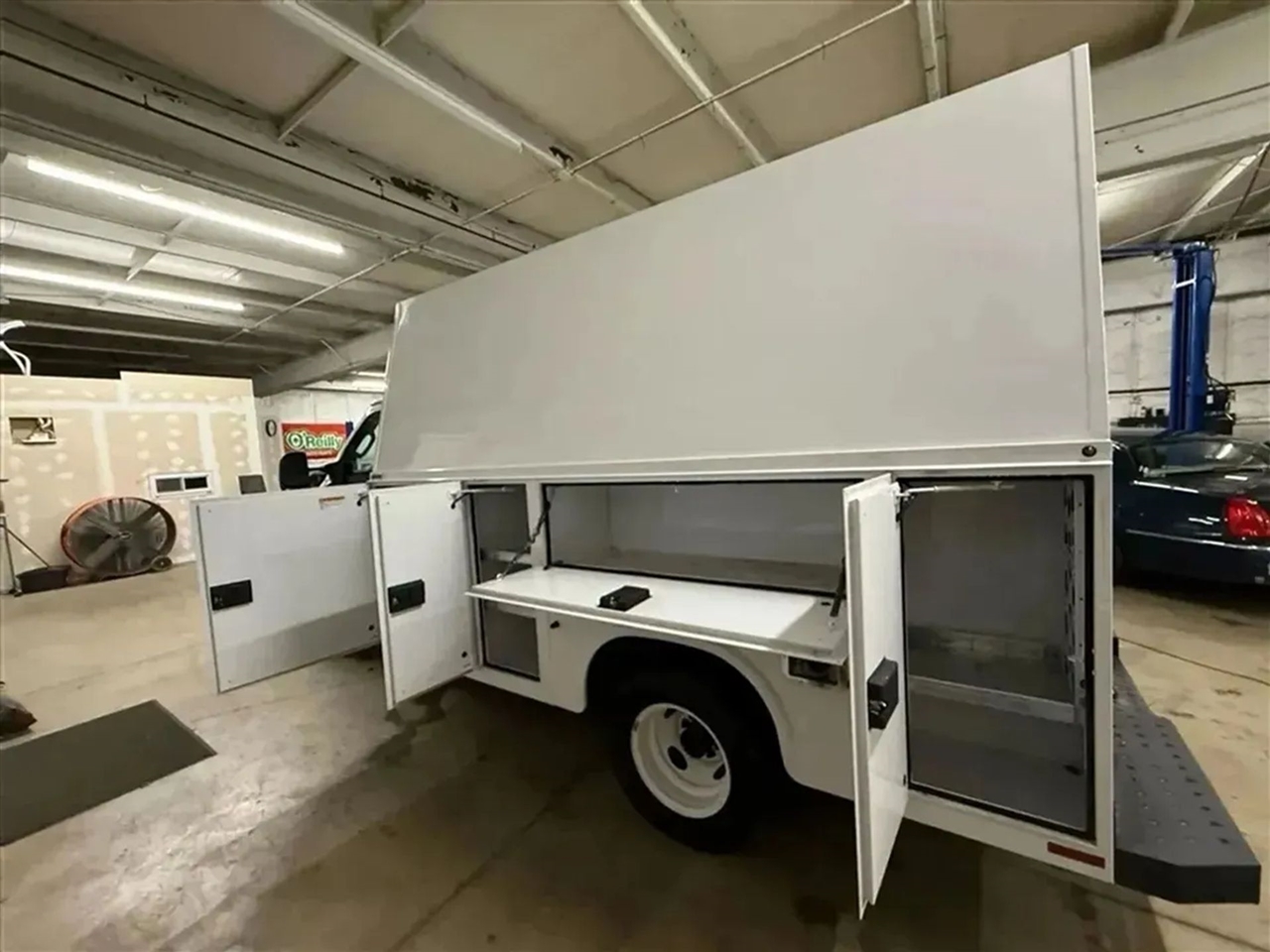 Ford Econoline E-350 Super Duty 2024