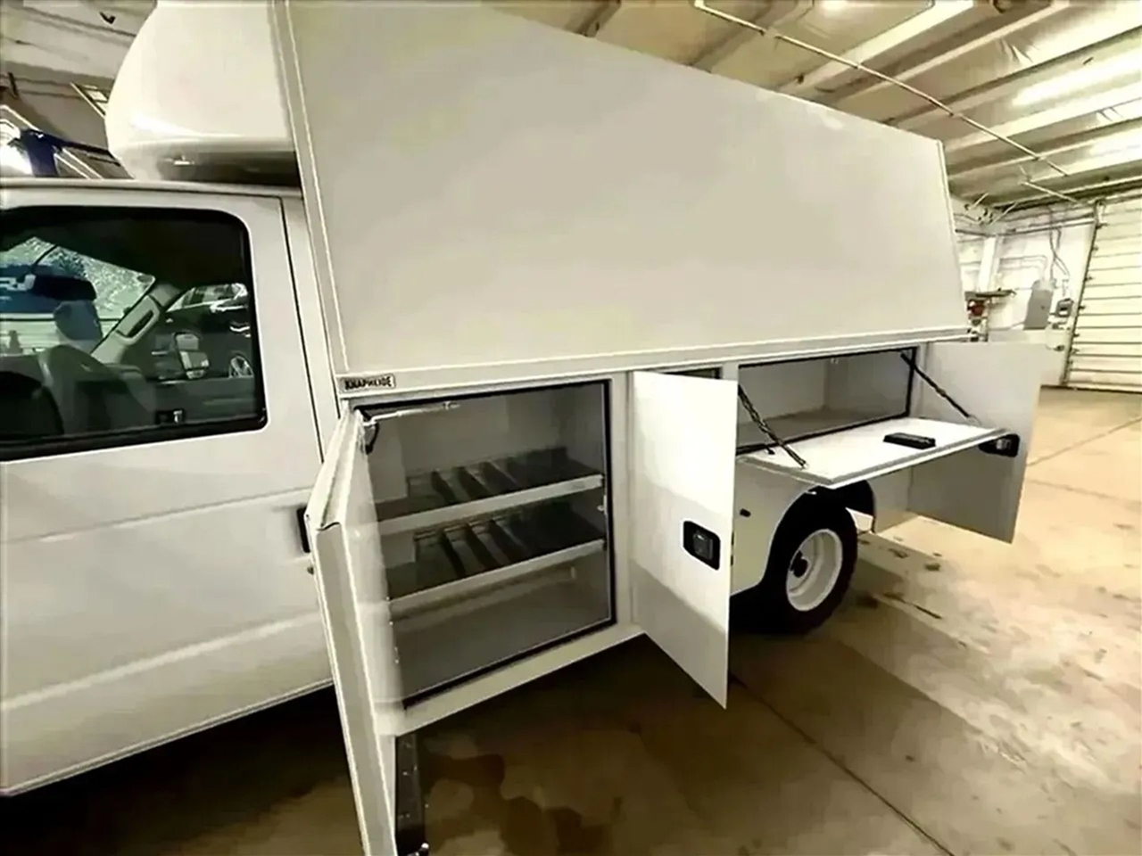 Ford Econoline E-350 Super Duty 2024