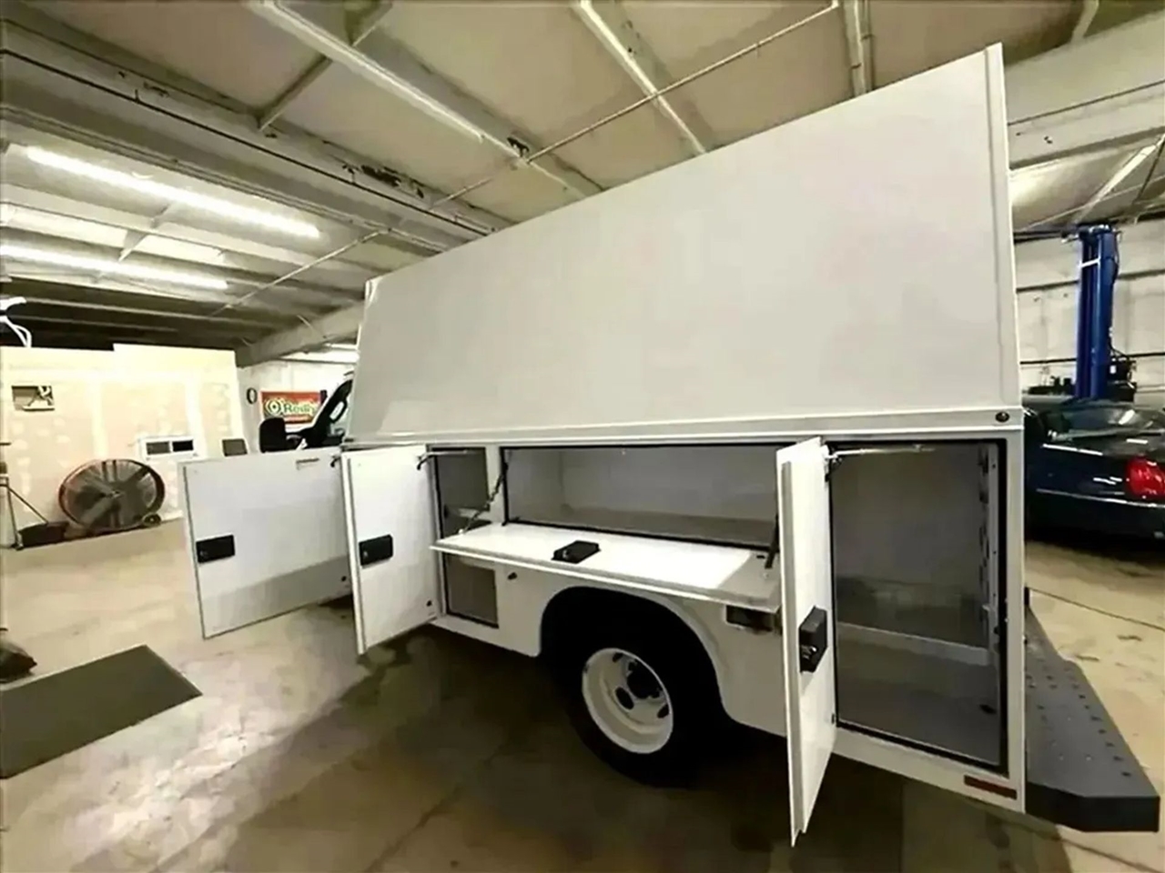 Ford Econoline E-350 Super Duty 2024