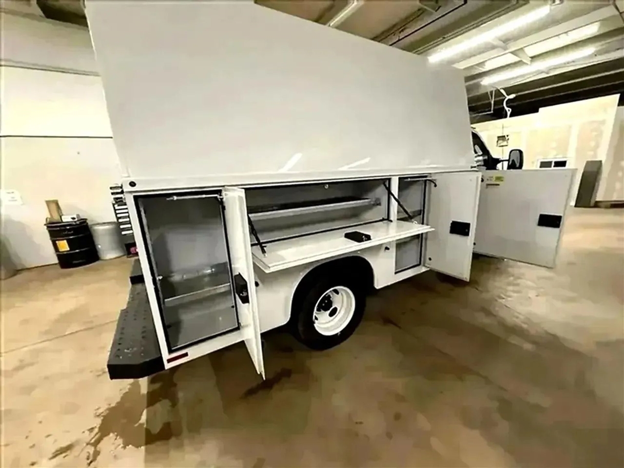 Ford Econoline E-350 Super Duty 2024