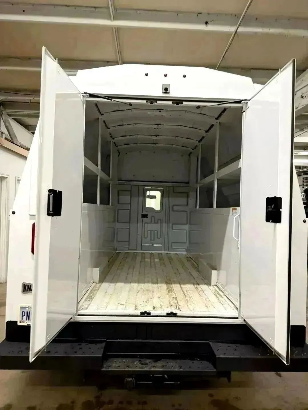 Ford Econoline E-350 Super Duty 2024