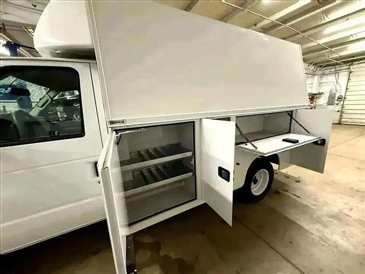 Ford Econoline E-350 Super Duty 2024