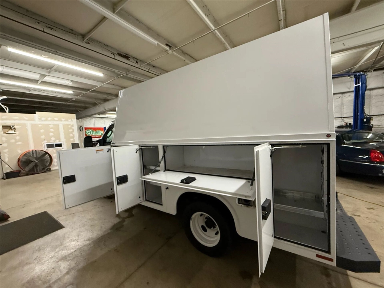 Ford Econoline E-350 Super Duty 2024