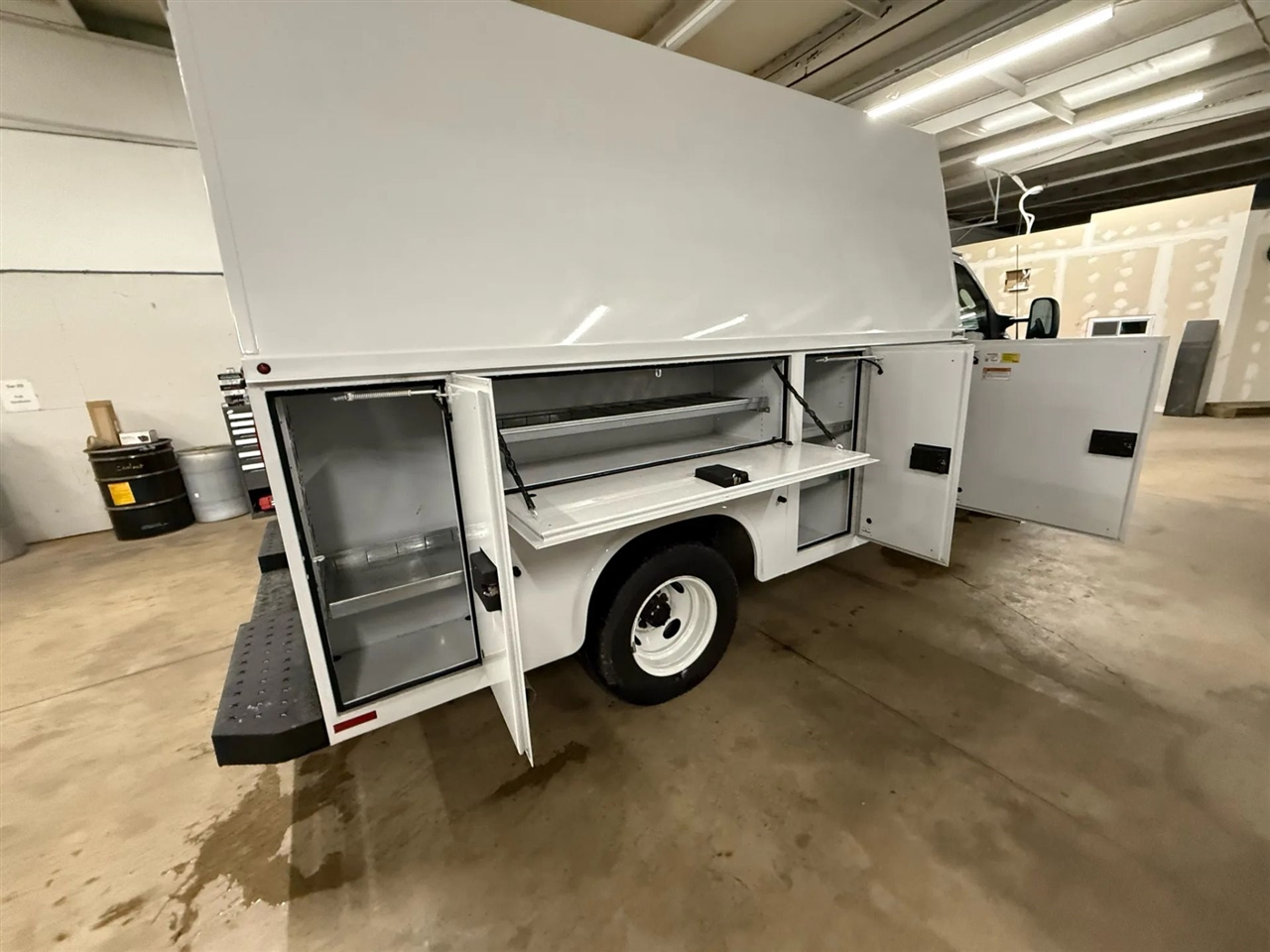 Ford Econoline E-350 Super Duty 2024