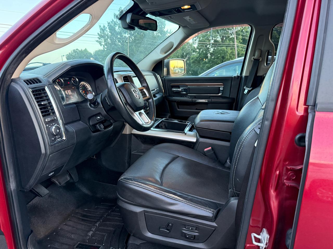 RAM 1500 Laramie Crew Cab SWB 2WD 2014