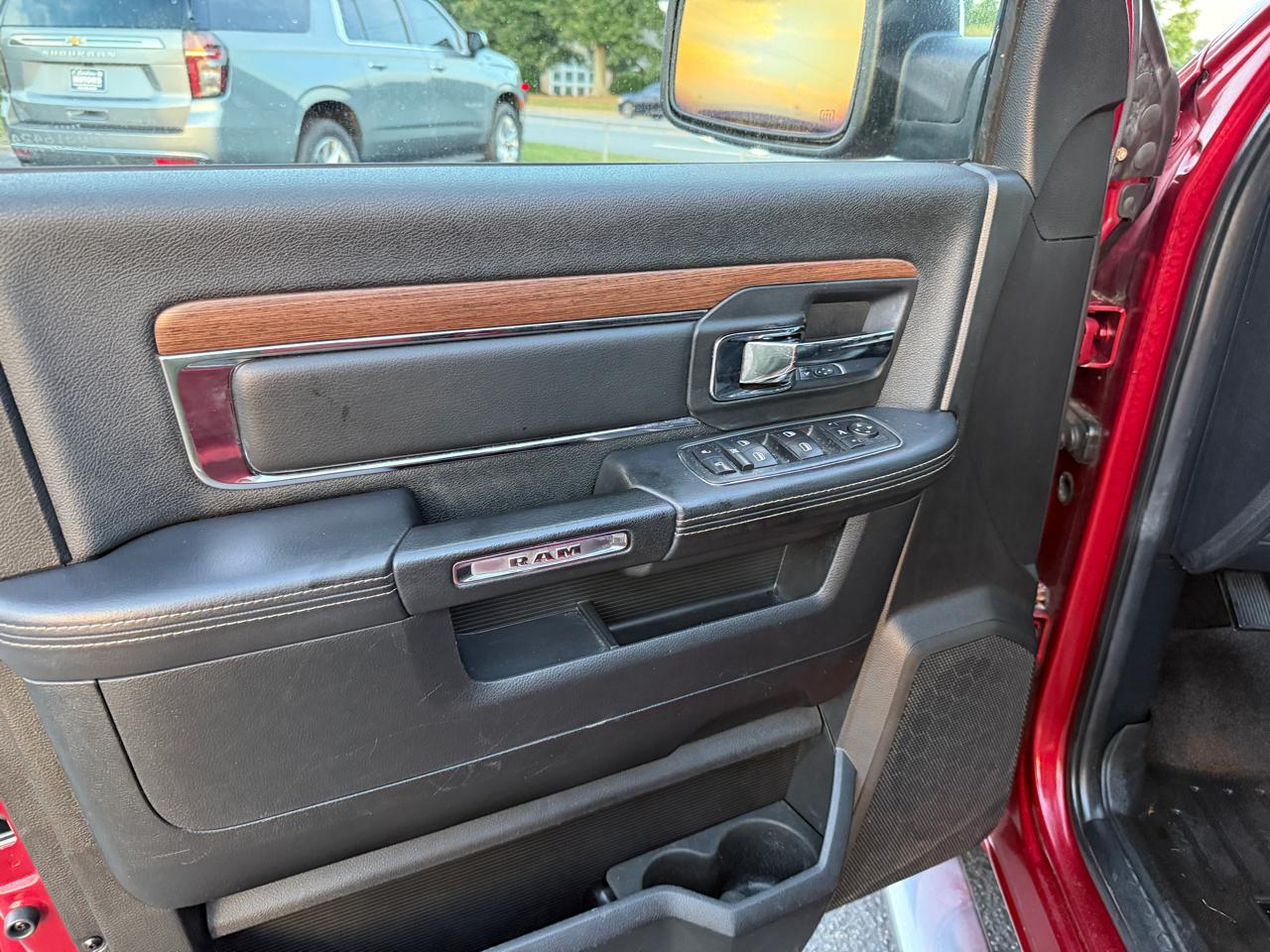 RAM 1500 Laramie Crew Cab SWB 2WD 2014