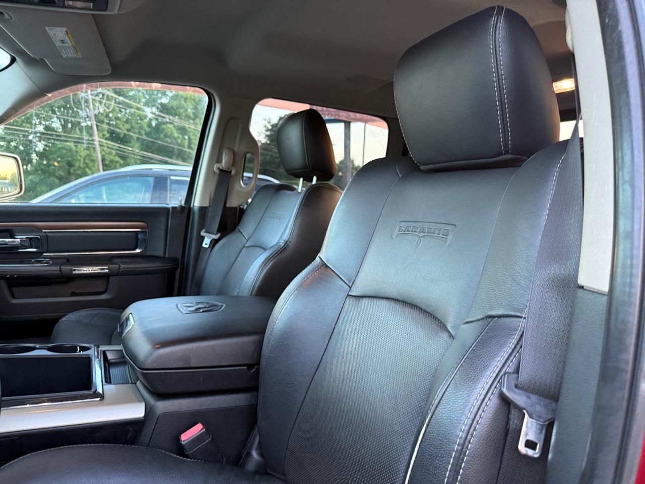 RAM 1500 Laramie Crew Cab SWB 2WD 2014