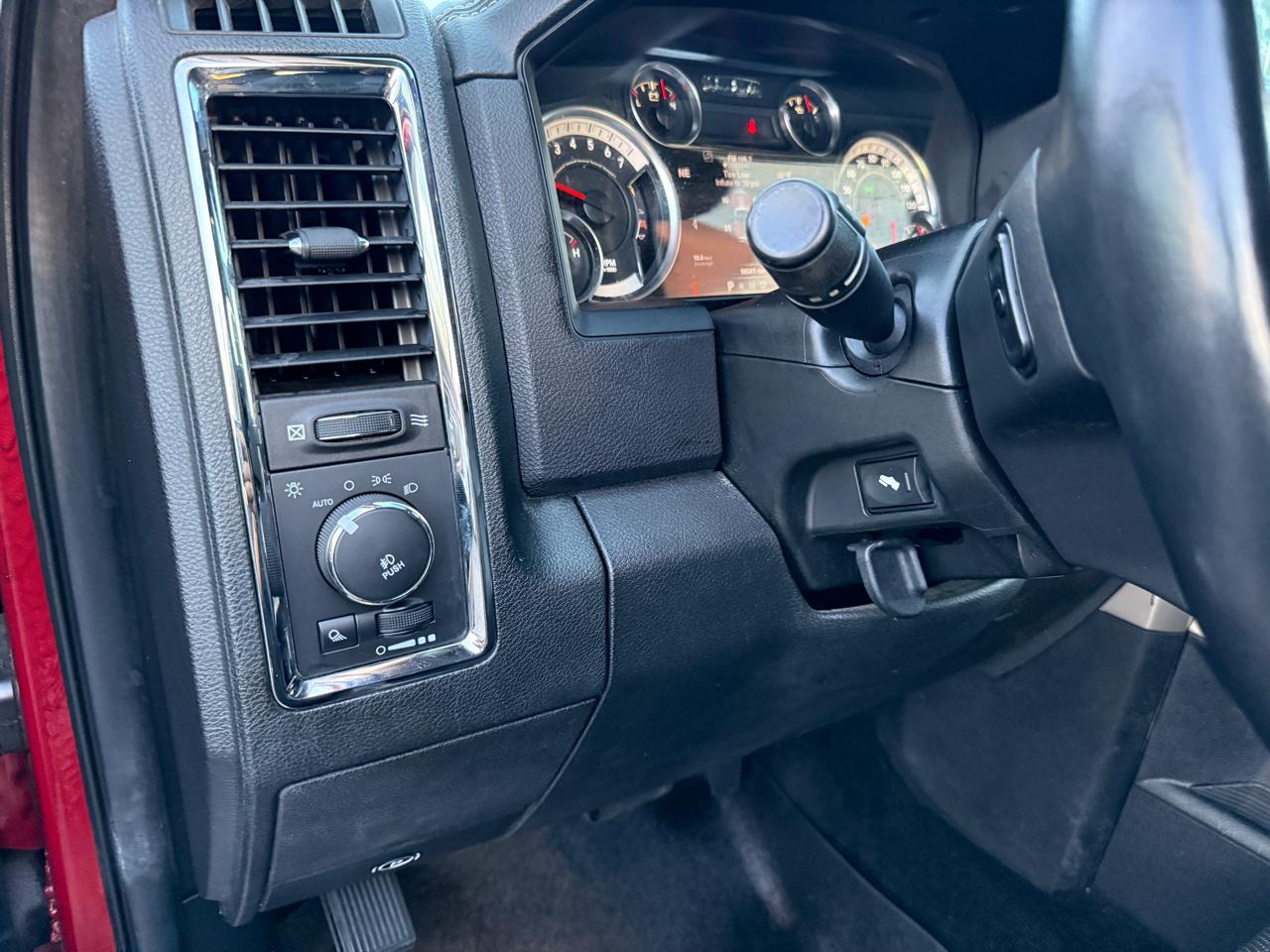 RAM 1500 Laramie Crew Cab SWB 2WD 2014