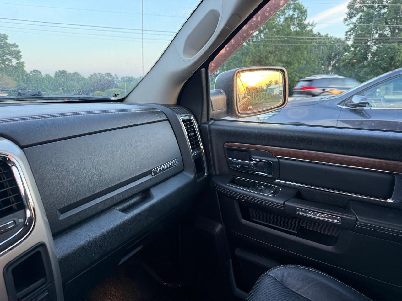 RAM 1500 Laramie Crew Cab SWB 2WD 2014