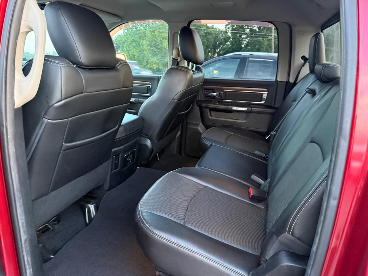 RAM 1500 Laramie Crew Cab SWB 2WD 2014