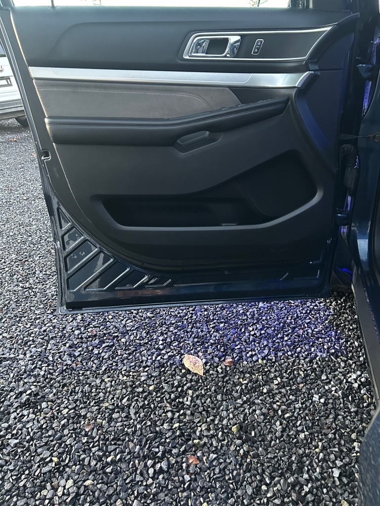 2017 Ford Explorer XLT photo 3