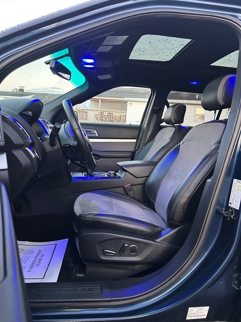 2017 Ford Explorer XLT photo 4