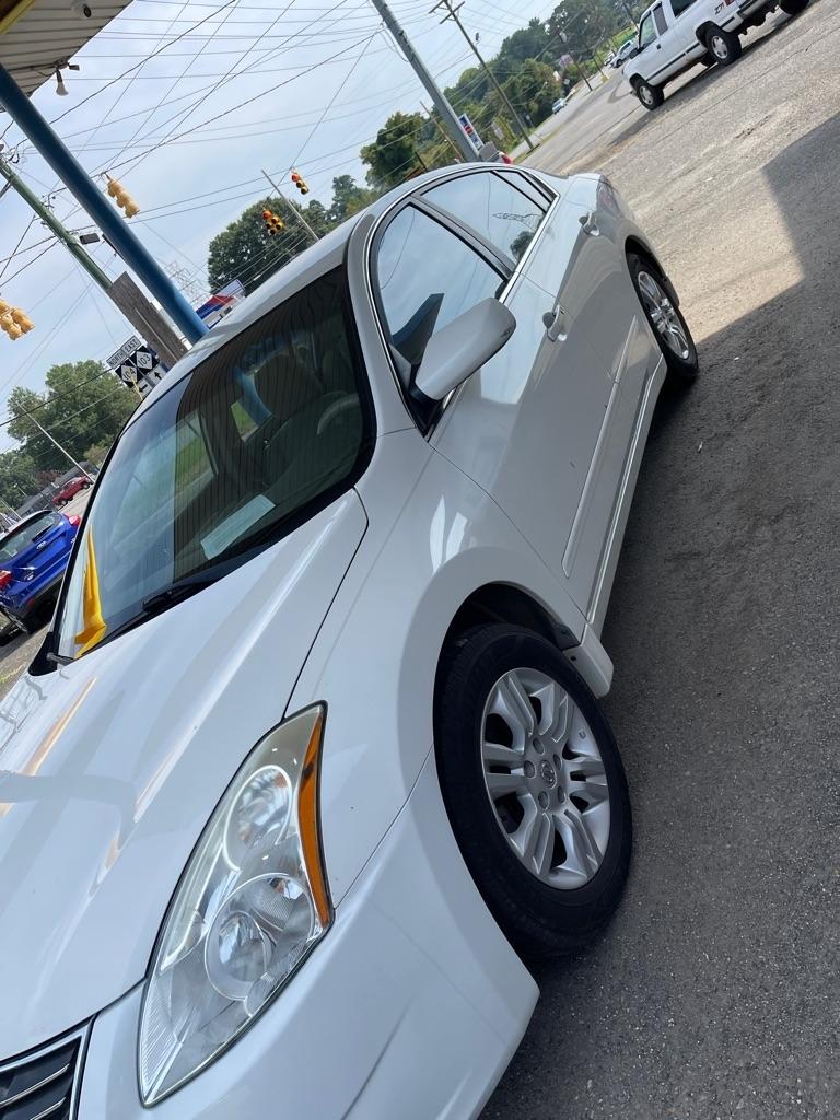 Nissan Altima  2011