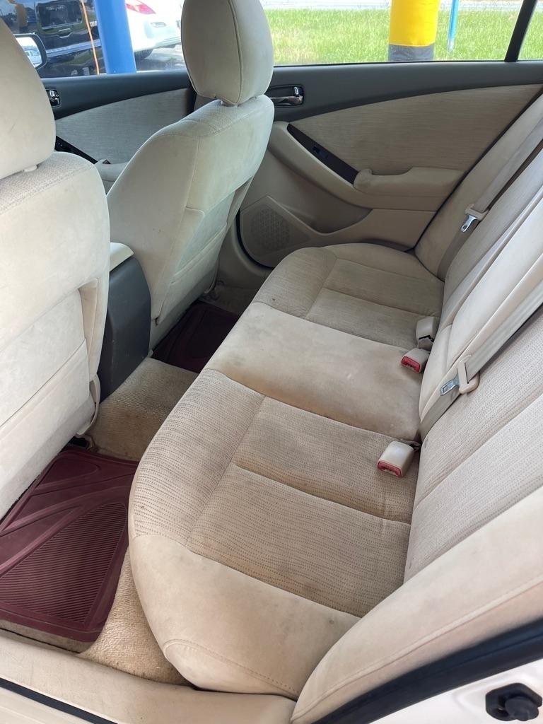 Nissan Altima  2011