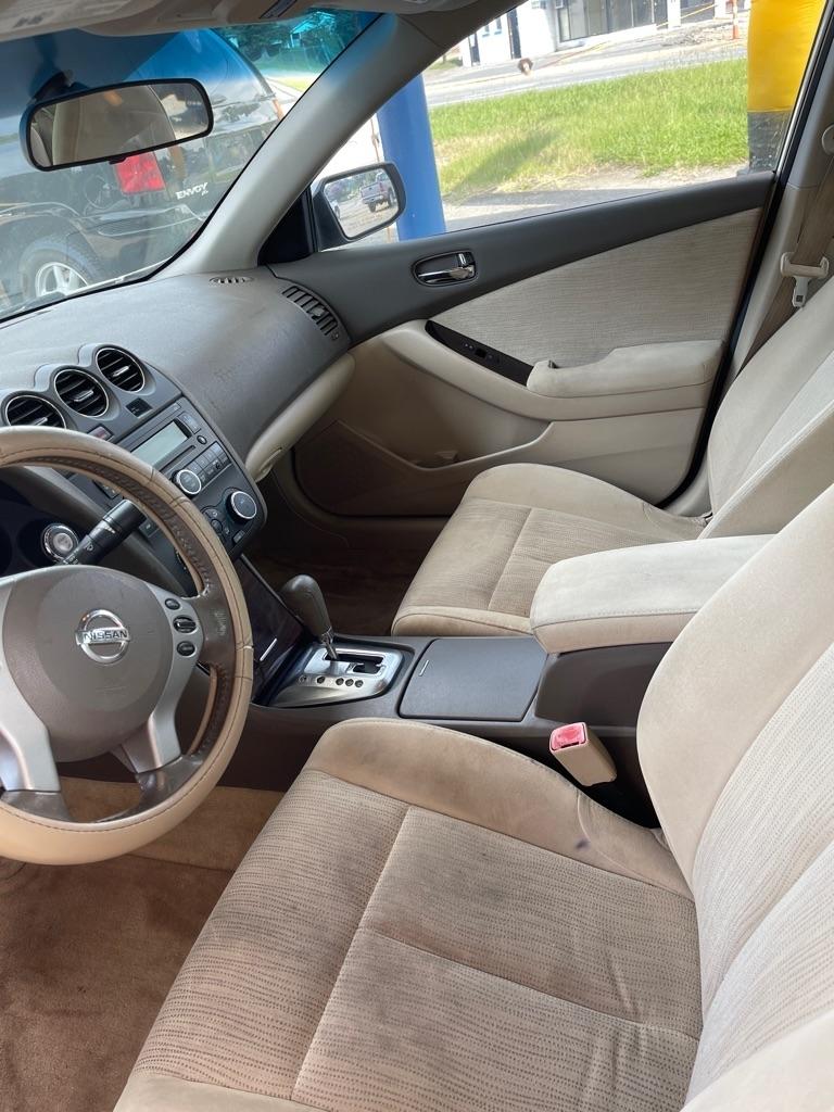 Nissan Altima  2011