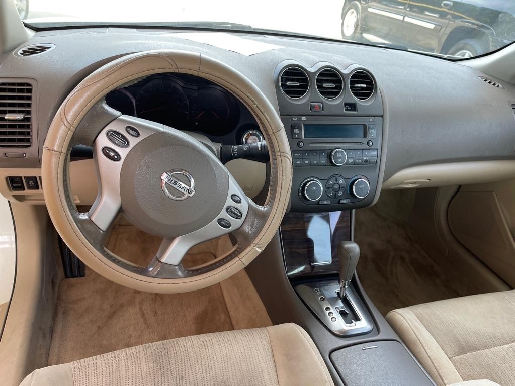 Nissan Altima  2011
