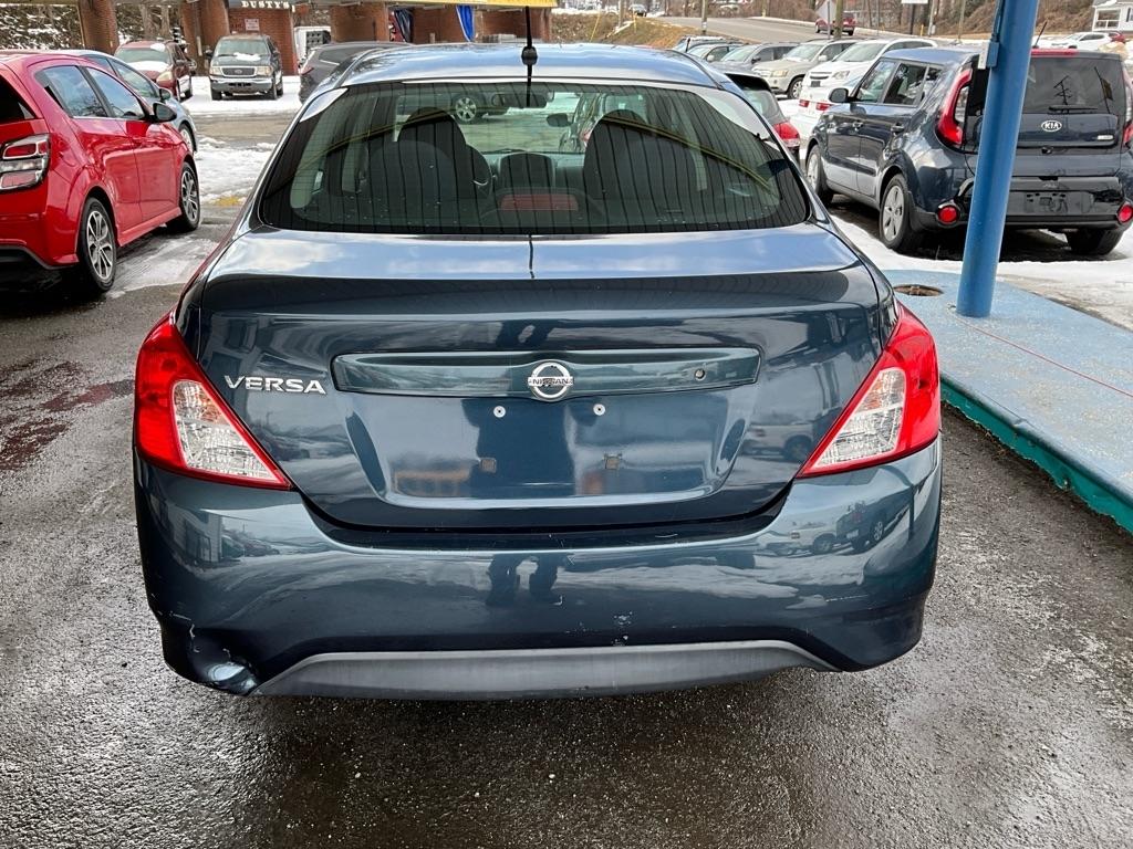 Nissan Versa  2015