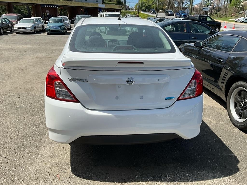 Nissan Versa  2015