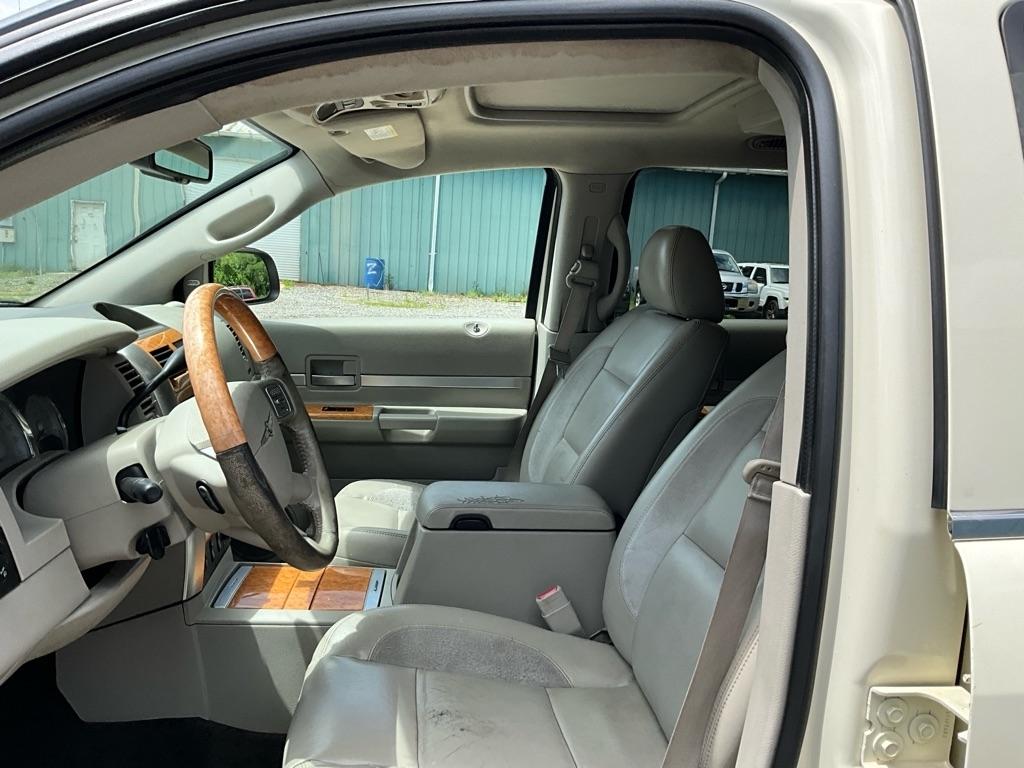 Chrysler Aspen  2008