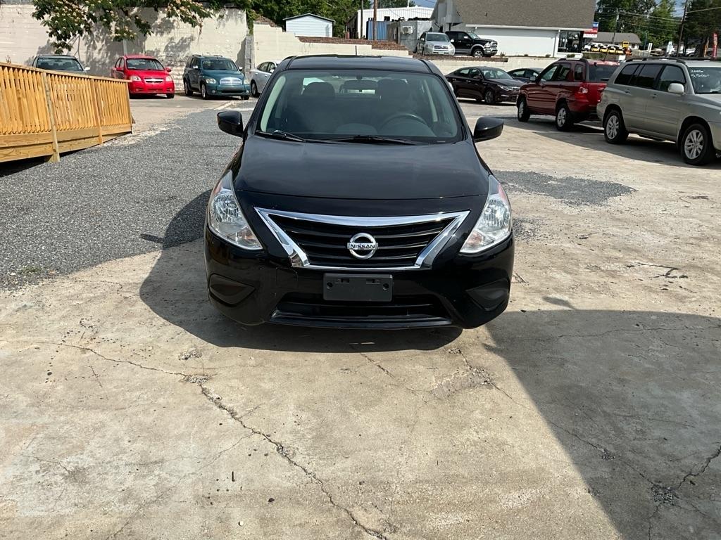 Nissan Versa  2019