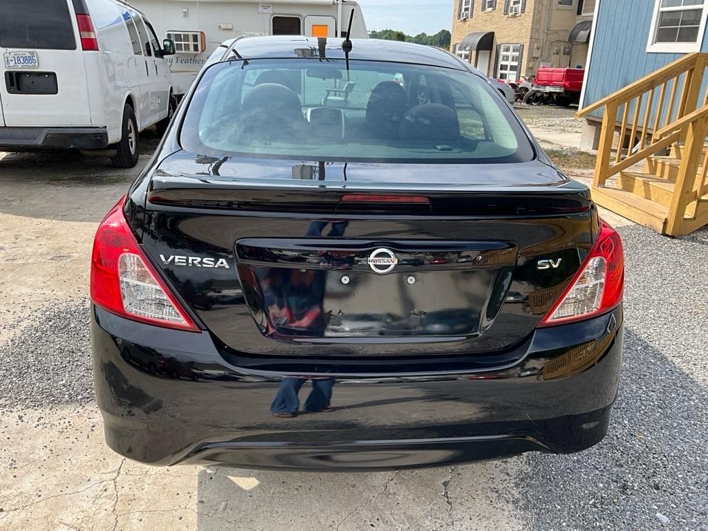 Nissan Versa  2019