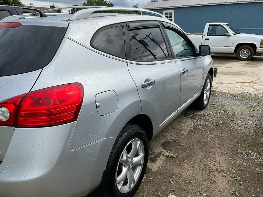 Nissan Rogue  2010