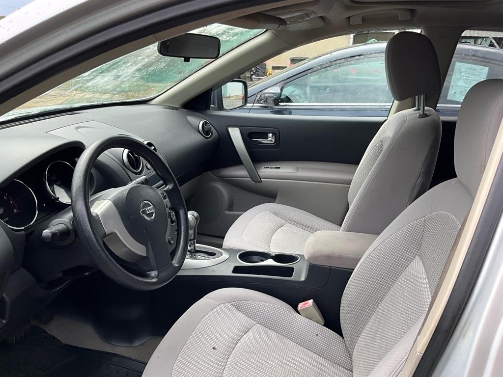 Nissan Rogue  2010