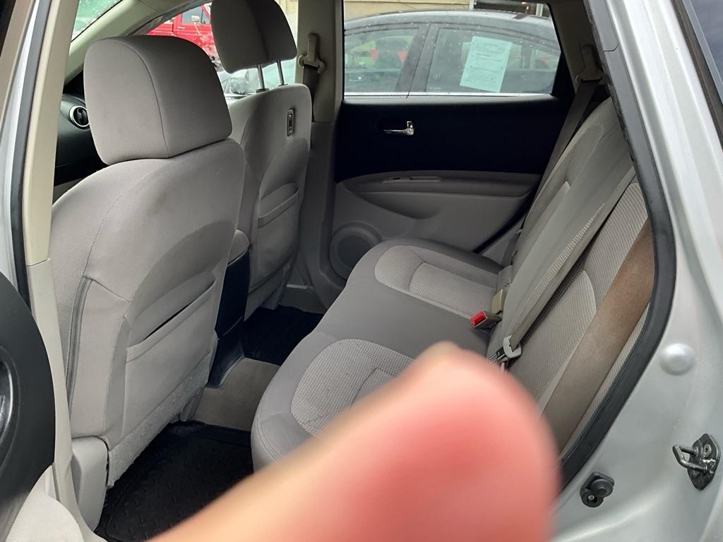 Nissan Rogue  2010