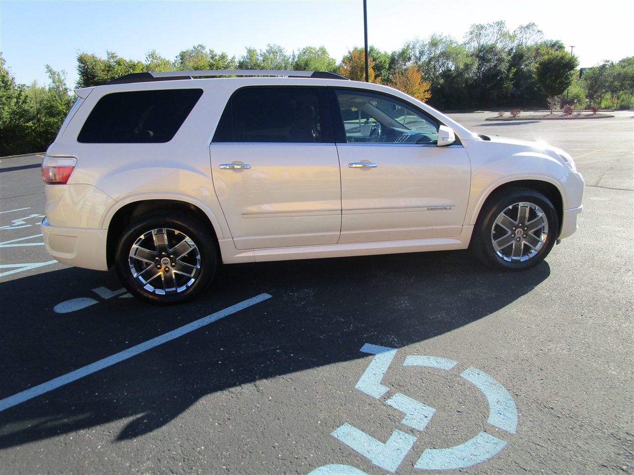 2012 Gmc Acadia Denali photo 2