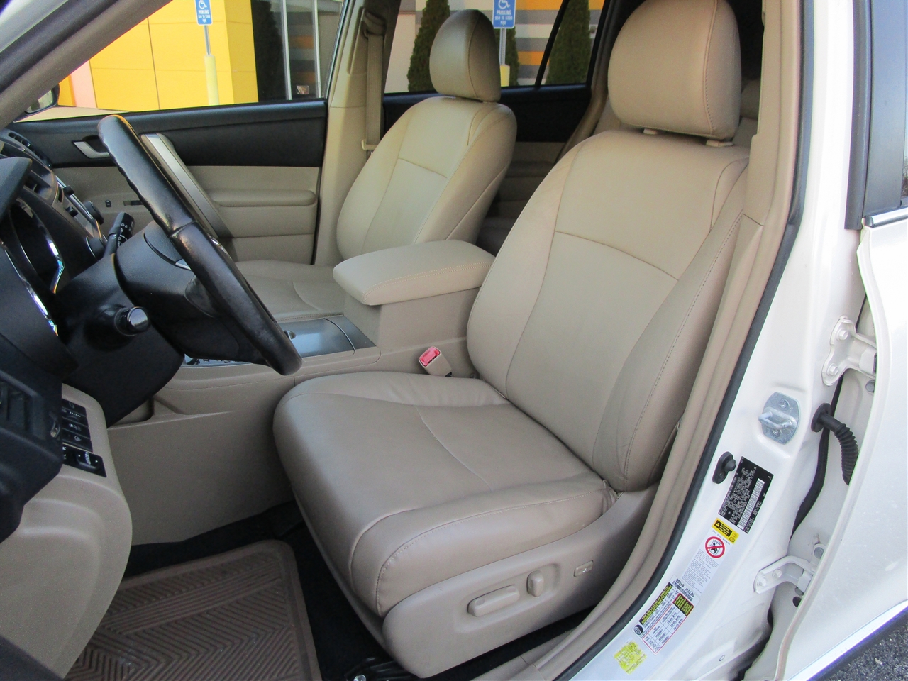 Toyota Highlander Base 2WD V6 2013