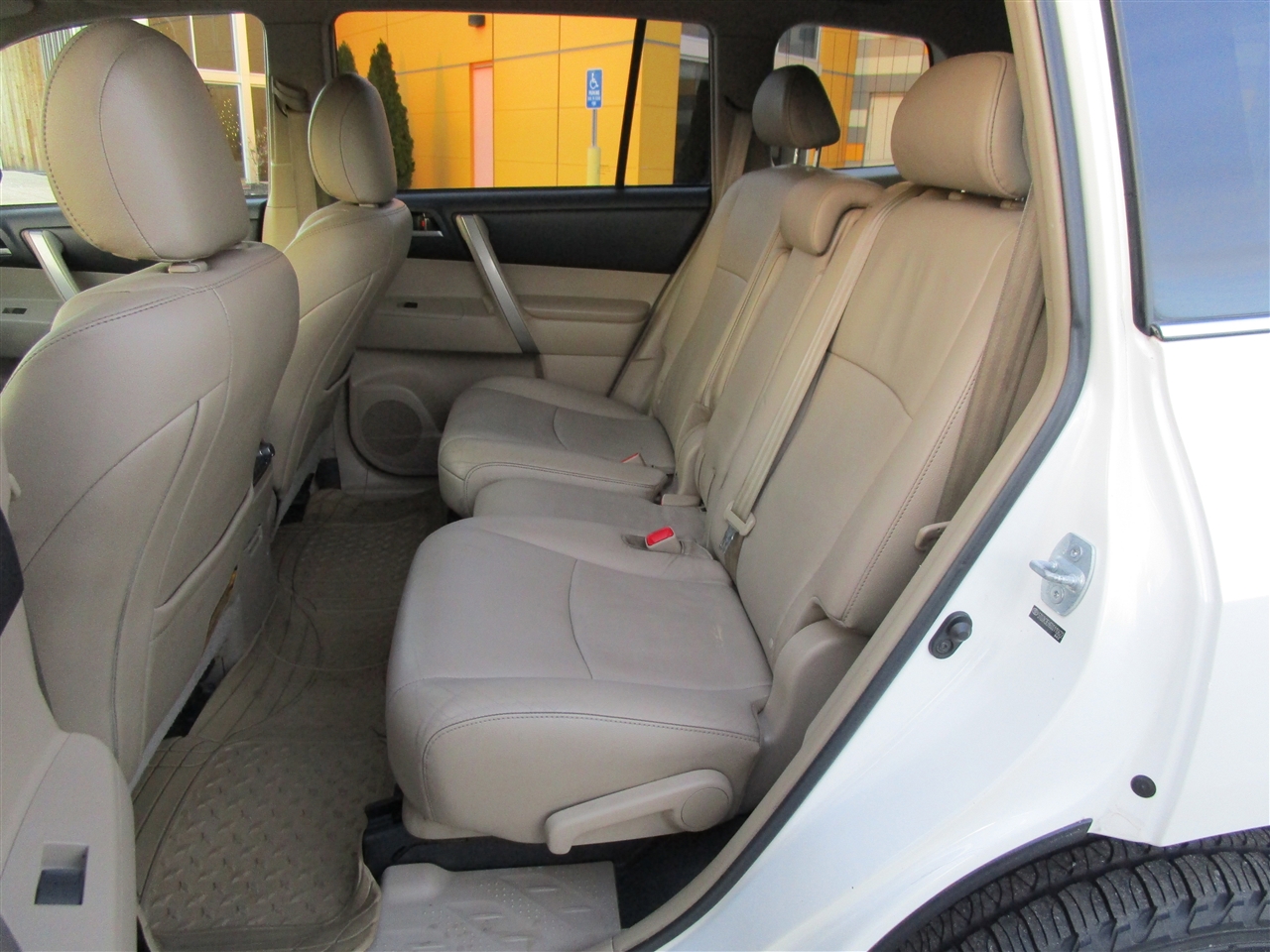 Toyota Highlander Base 2WD V6 2013