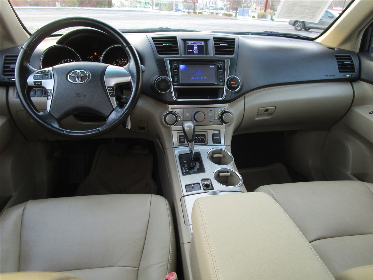 Toyota Highlander Base 2WD V6 2013