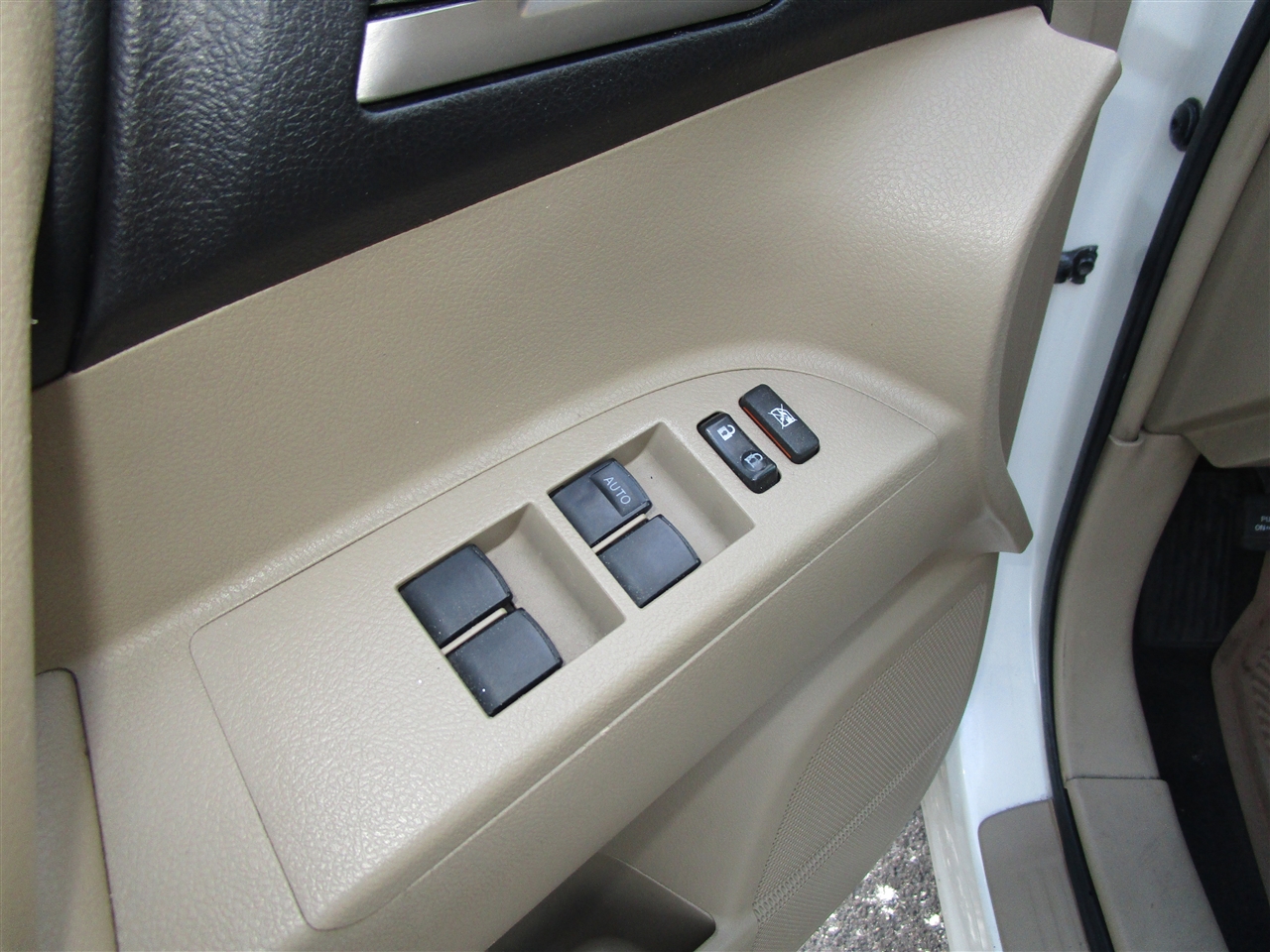 Toyota Highlander Base 2WD V6 2013