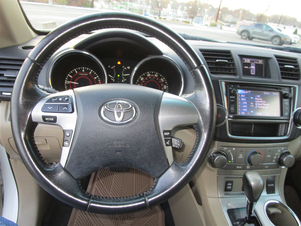 Toyota Highlander Base 2WD V6 2013