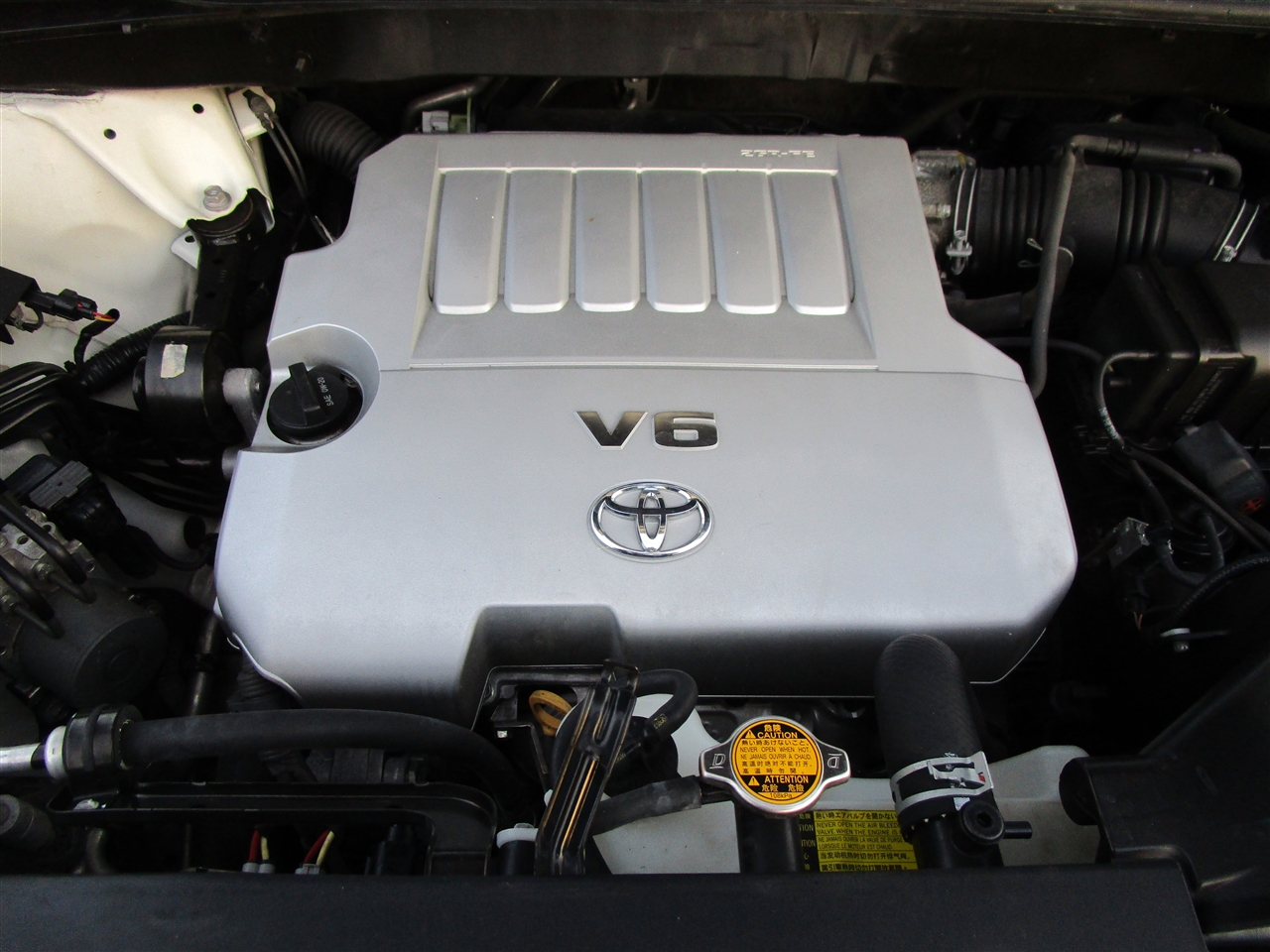 Toyota Highlander Base 2WD V6 2013