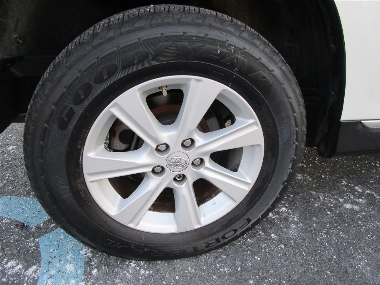 Toyota Highlander Base 2WD V6 2013